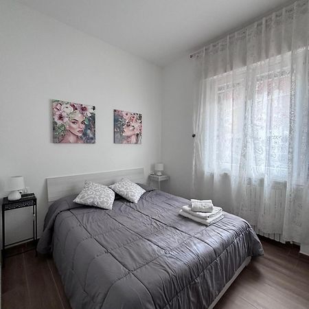 Bilocale In Bande Nere-Metro Rossa Duomo Apartment Milan Bagian luar foto