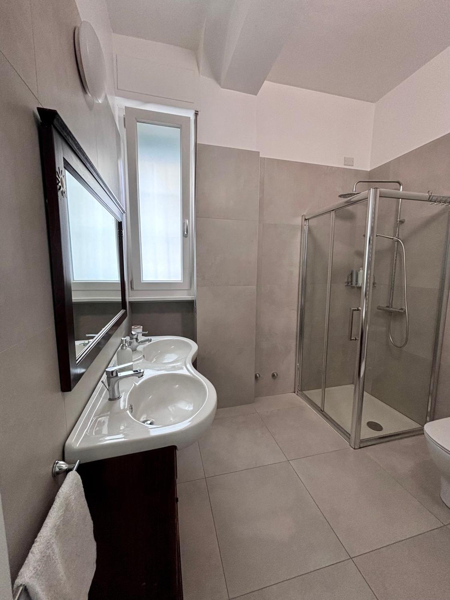 Bilocale In Bande Nere-Metro Rossa Duomo Apartment Milan Bagian luar foto