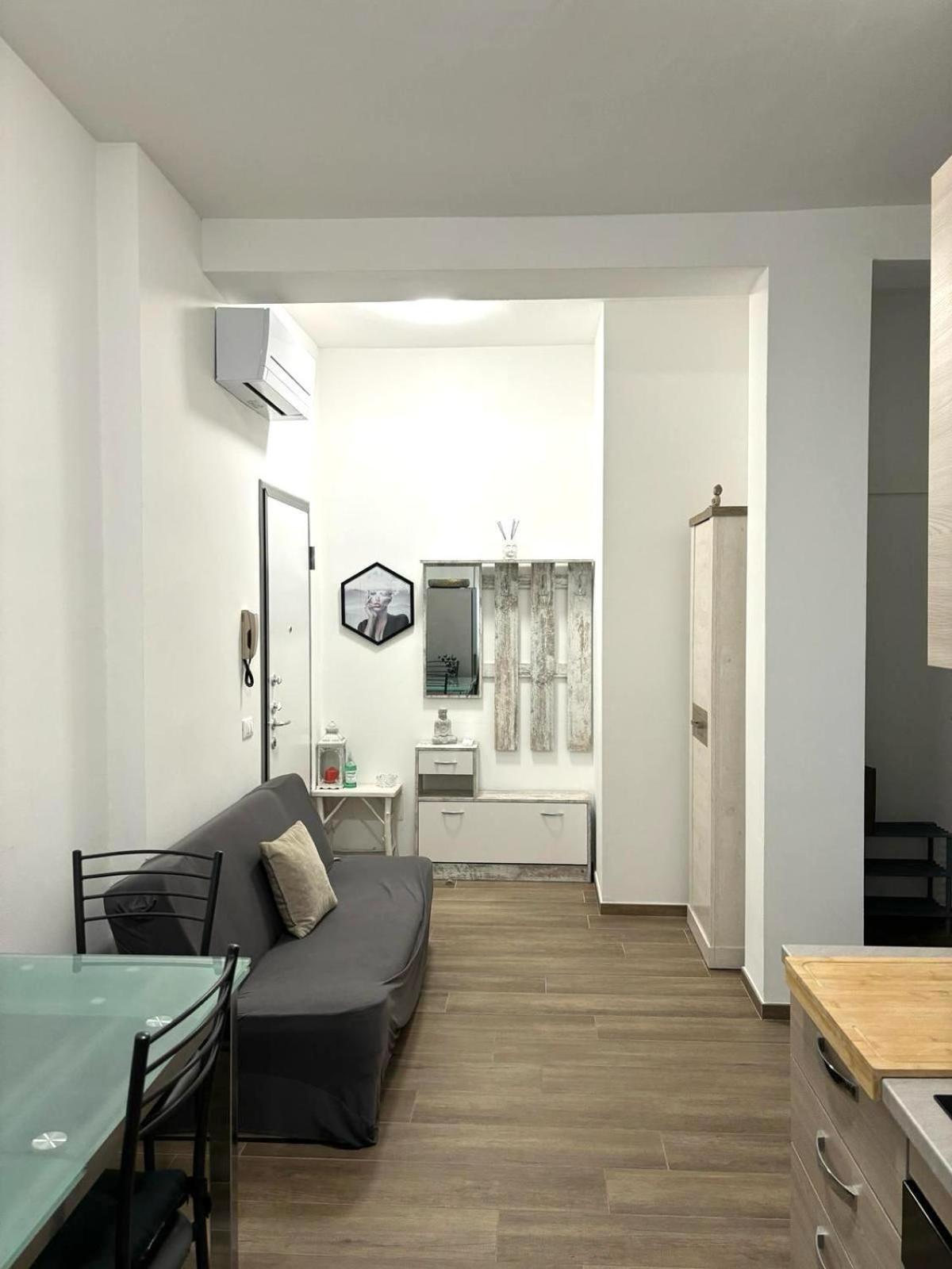 Bilocale In Bande Nere-Metro Rossa Duomo Apartment Milan Bagian luar foto