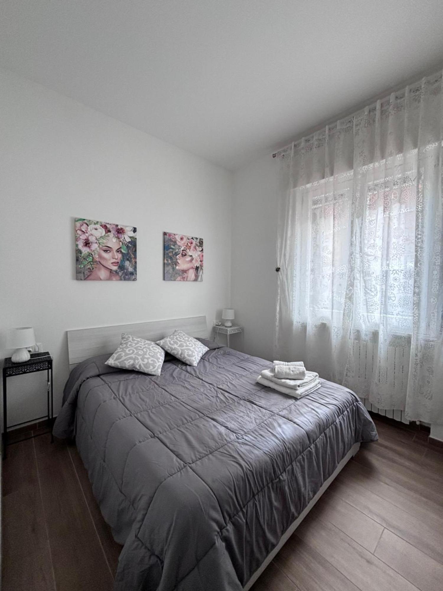 Bilocale In Bande Nere-Metro Rossa Duomo Apartment Milan Bagian luar foto