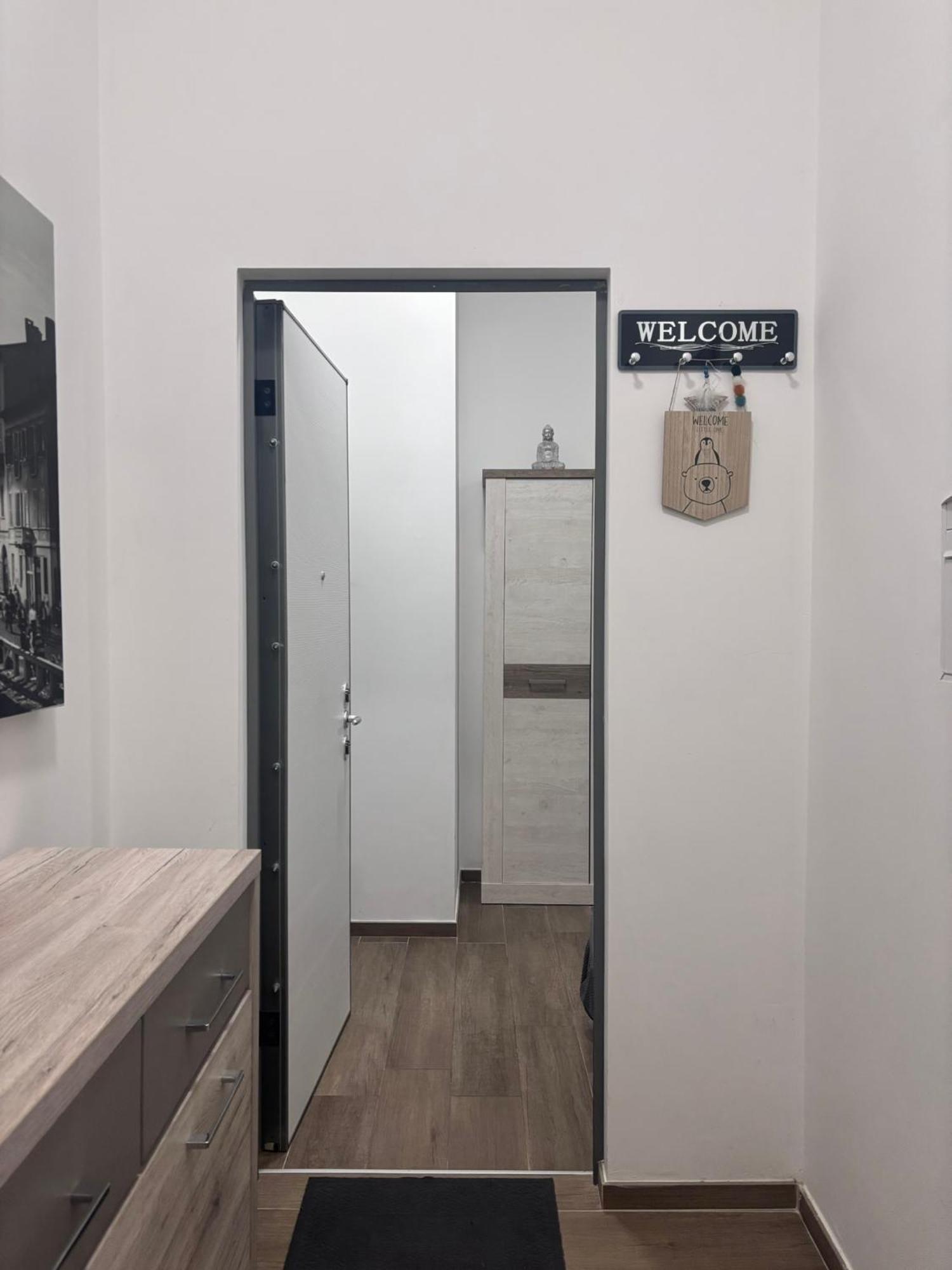 Bilocale In Bande Nere-Metro Rossa Duomo Apartment Milan Bagian luar foto