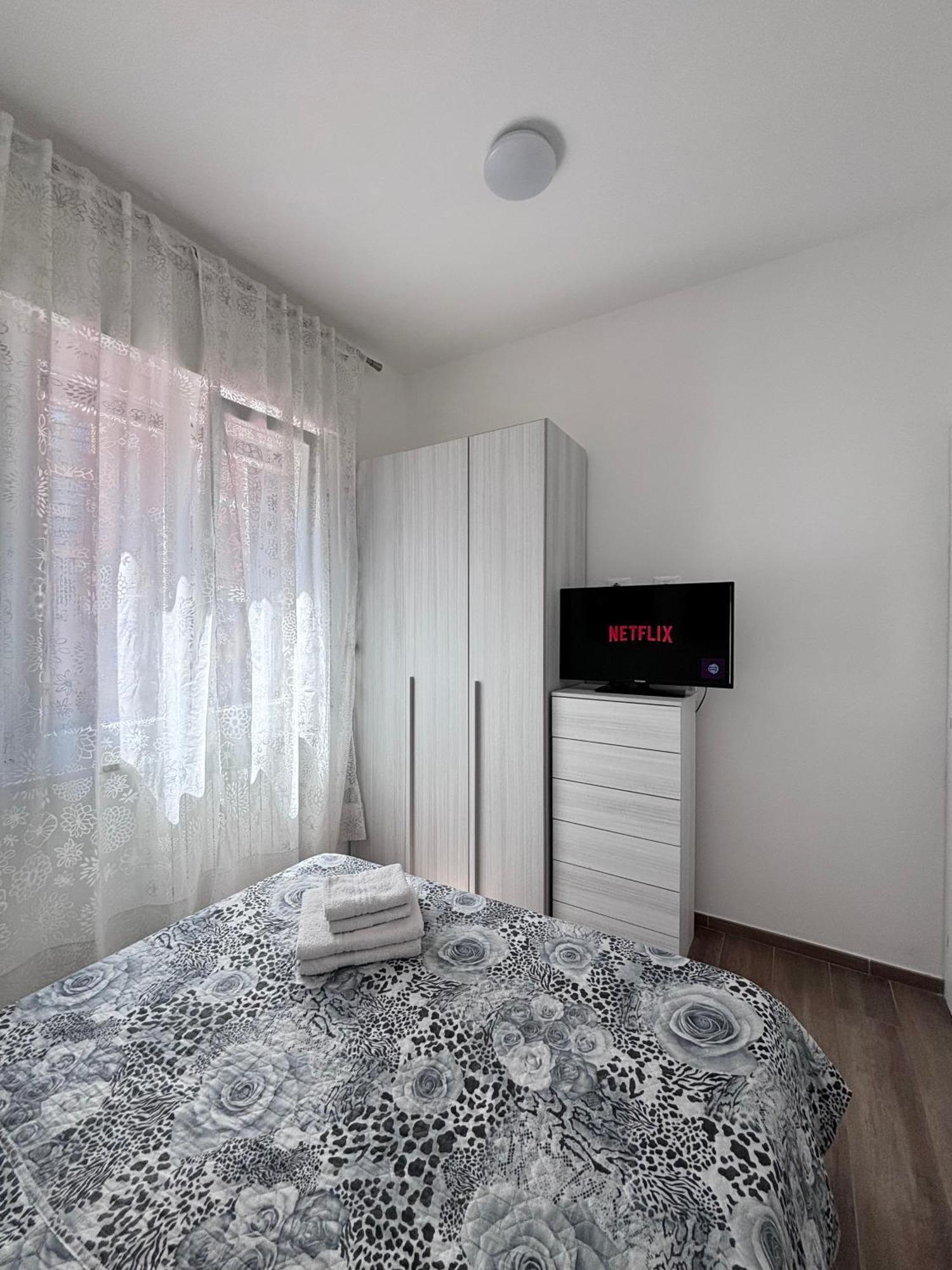 Bilocale In Bande Nere-Metro Rossa Duomo Apartment Milan Bagian luar foto